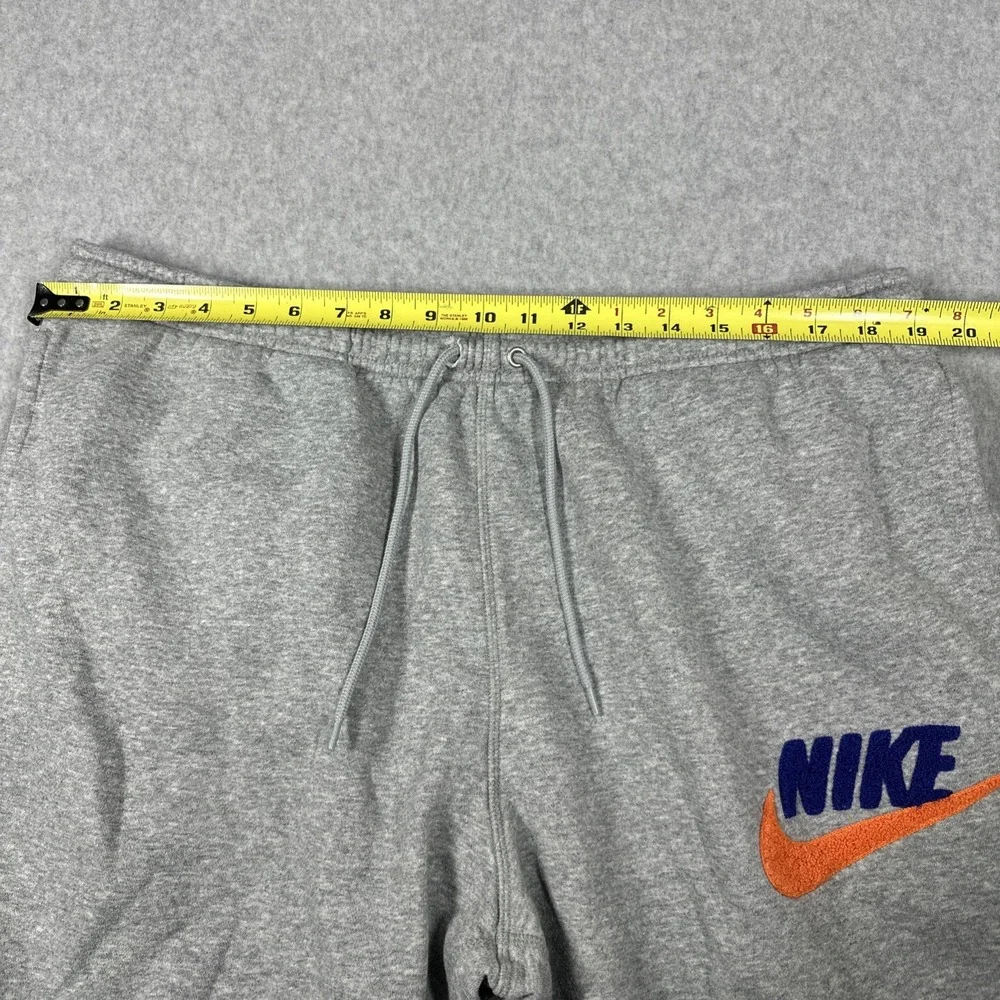 Nike Club Fleece Jogger Sweatpants Men's XL Gray Varsity Puff Print Logo